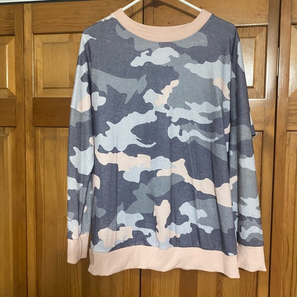 Pink/grey camo long sleeve - Picture 3 of 4